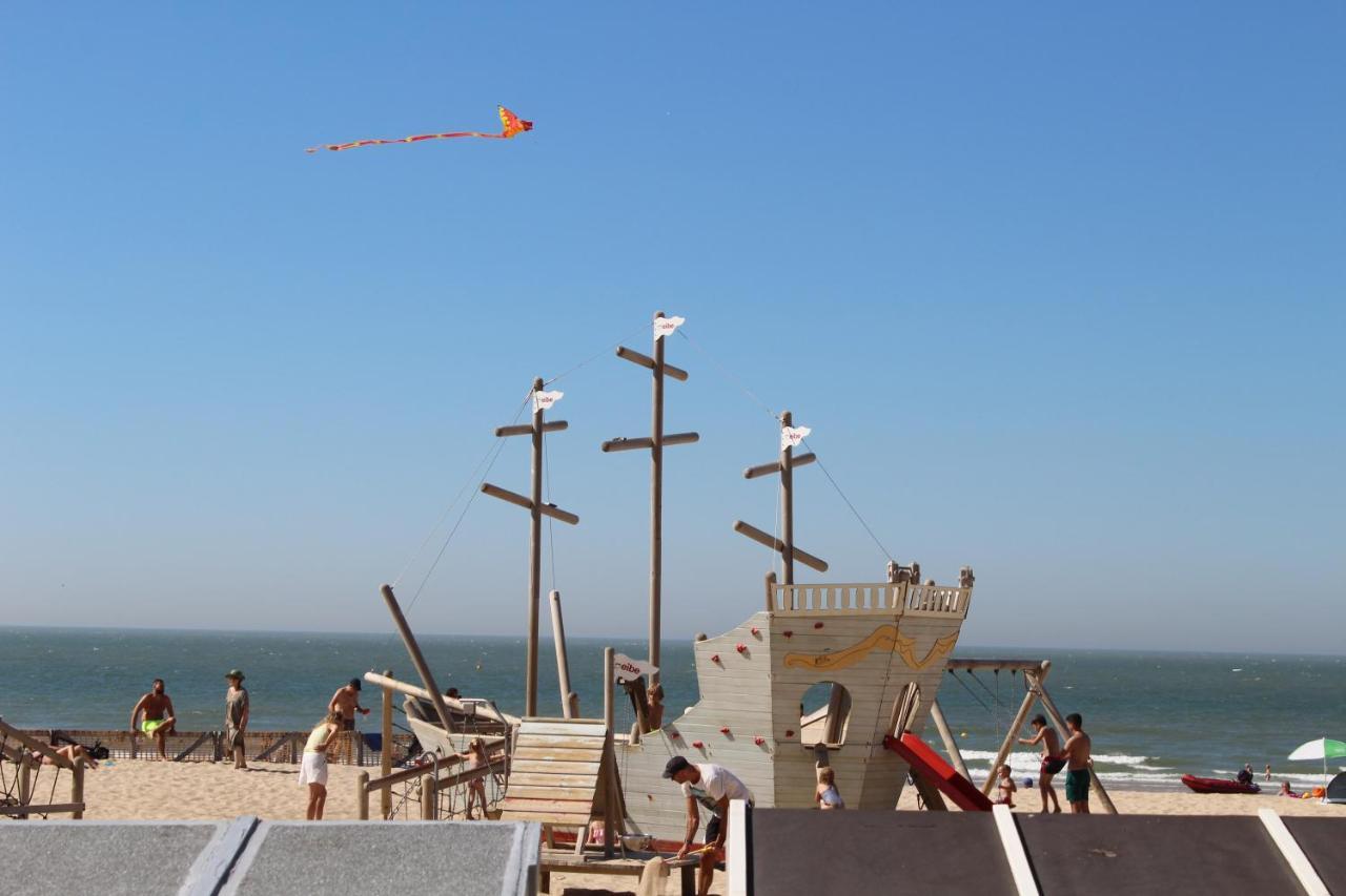 Compleet Met Frontaal Zeezicht Oostende